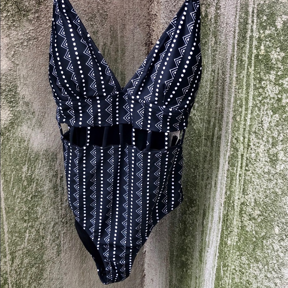 Cupshe Black White Aztec Graphic Design Monotini👙